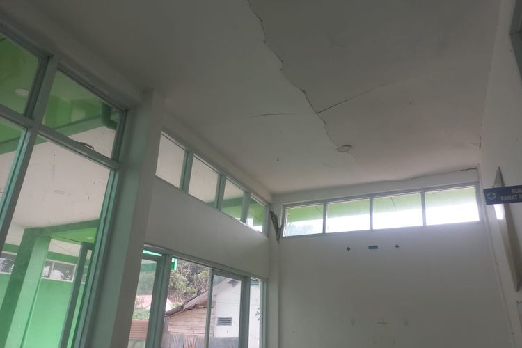 Belum 3 Tahun Diresmikan, Puskesmas di Mamuju Tengah Retak, Pelayanan Kembali ke Gedung Lama