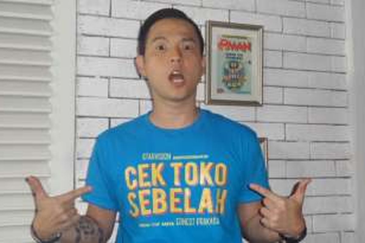 Ernest Prakasa menghadiri peluncuran trailer film Cek Toko Sebelah di Comic Shop, di kawasan Tebet, Jakarta Selatan, Kamis (8/12/2016).