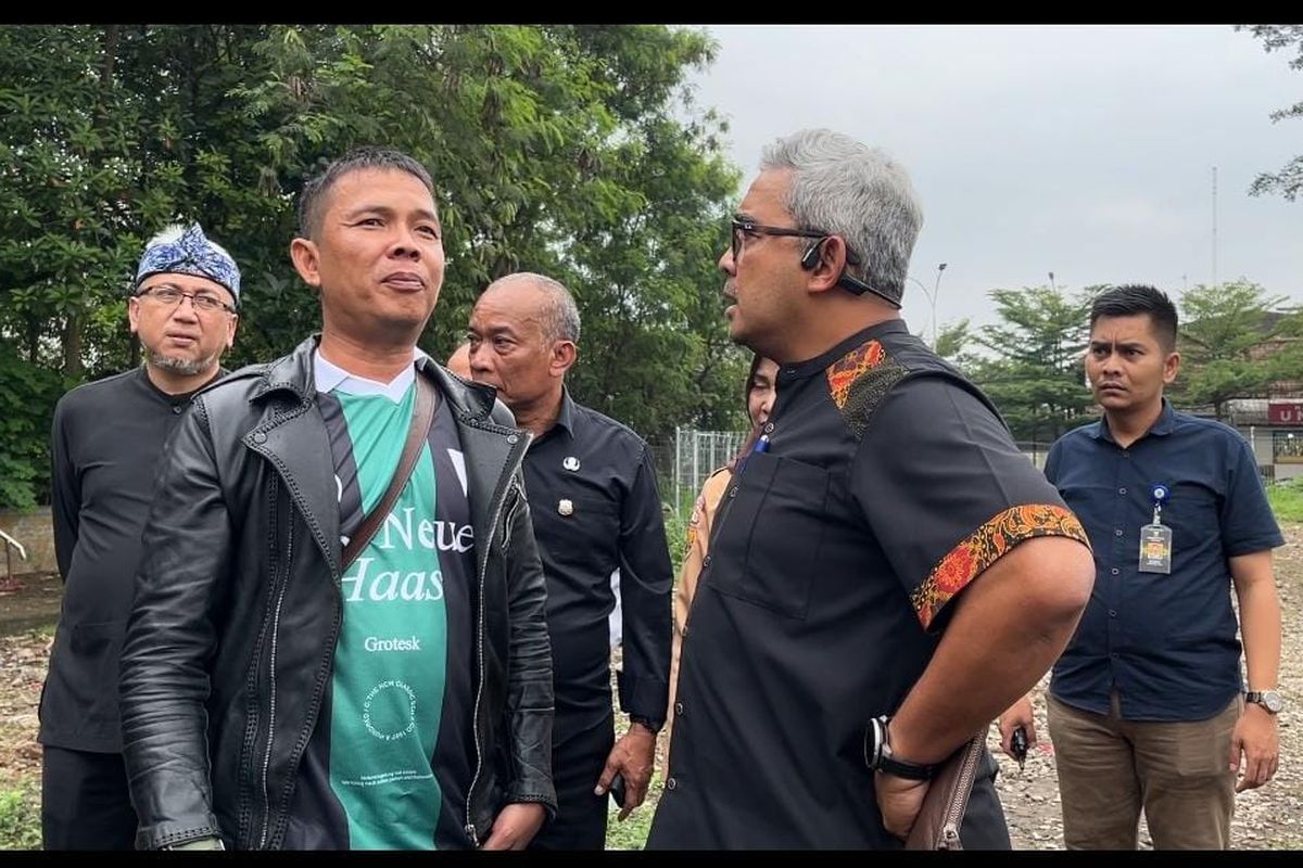 Wali Kota Bandung, Muhammad Farhan marah saat melakukan inspeksi mendadak (sidak) ke lahan eks Palaguna Plaza di seberang Alun-Alun Kota Bandung dan Rumah Dinas Wali Kota Bandung, pada Kamis (22/5/2025).