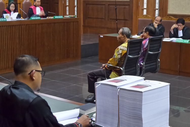 Sidang tuntutan kasus dugaan korupsi proyek pengadaan Kartu Tanda Penduduk berbasis elektronik (e-KTP) dengan terdakwa Irman dan Sugiharto, di Pengadilan Tipikor Jakarta, Kamis (22/6/2017).