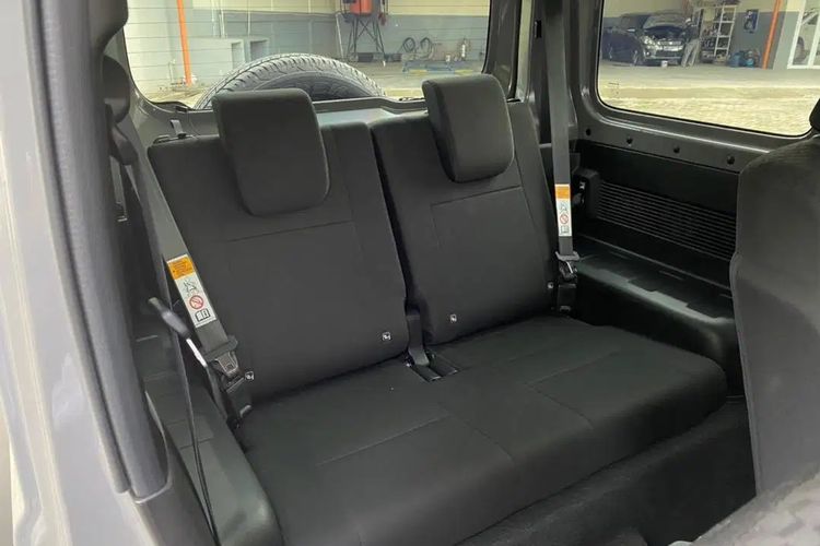 Ilustrasi interior Suzuki Jimny bekas