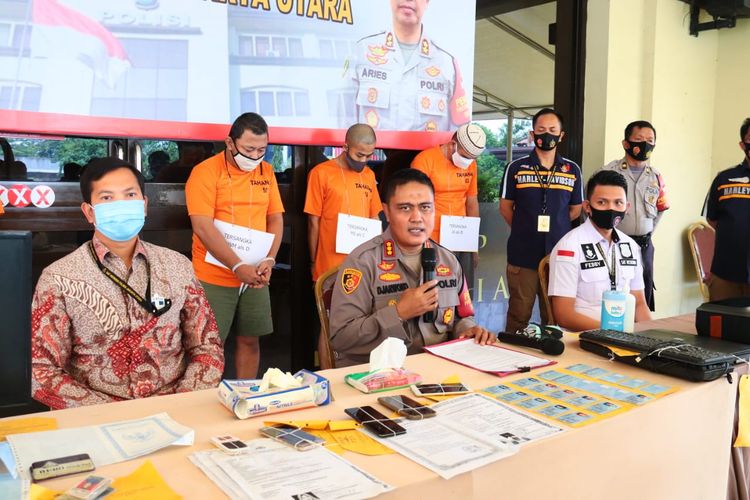 Konferensi pers kasus pesanan E-KTP Palsu di Mapolres Polres Metro Jakarta Utara, Koja, Jumat (11/9/2020)