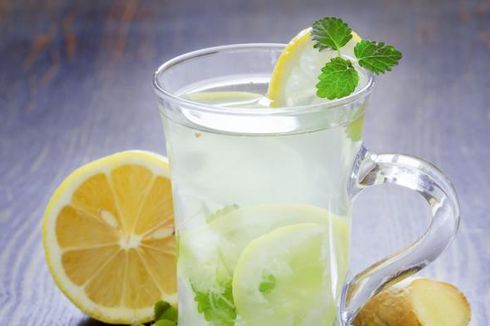 Air Lemon Hangat untuk Turunkan Berat Badan, Mitos atau Fakta?
