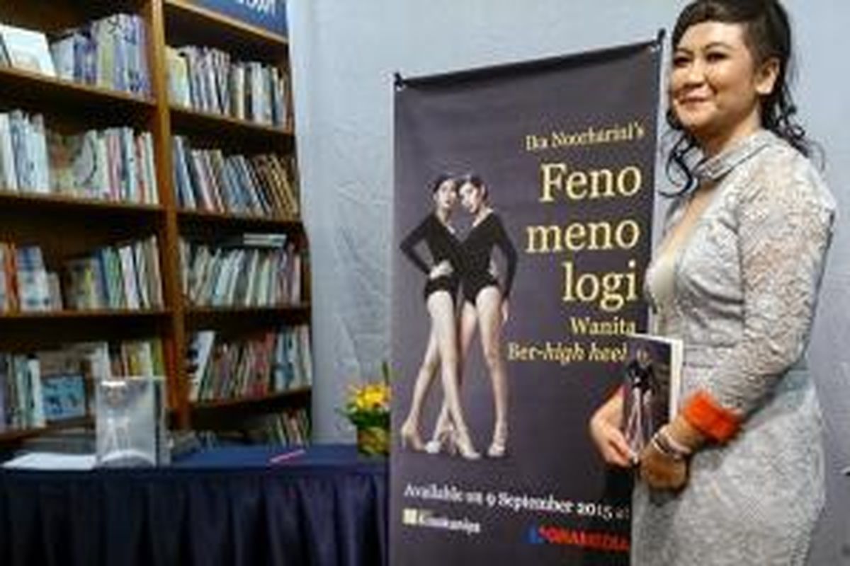 Acara peluncuran buku Fenomenologi Wanita ber-high heels yang diadakan di Kinokuniya, Plaza Senayan, Jakarta (9/9/2015)