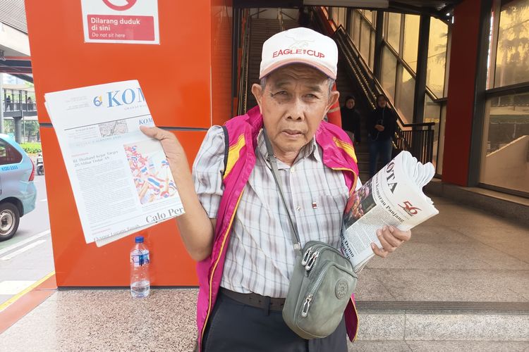 Pak Idris dan Cerita Setengah Abad Berjualan Koran di Jakarta