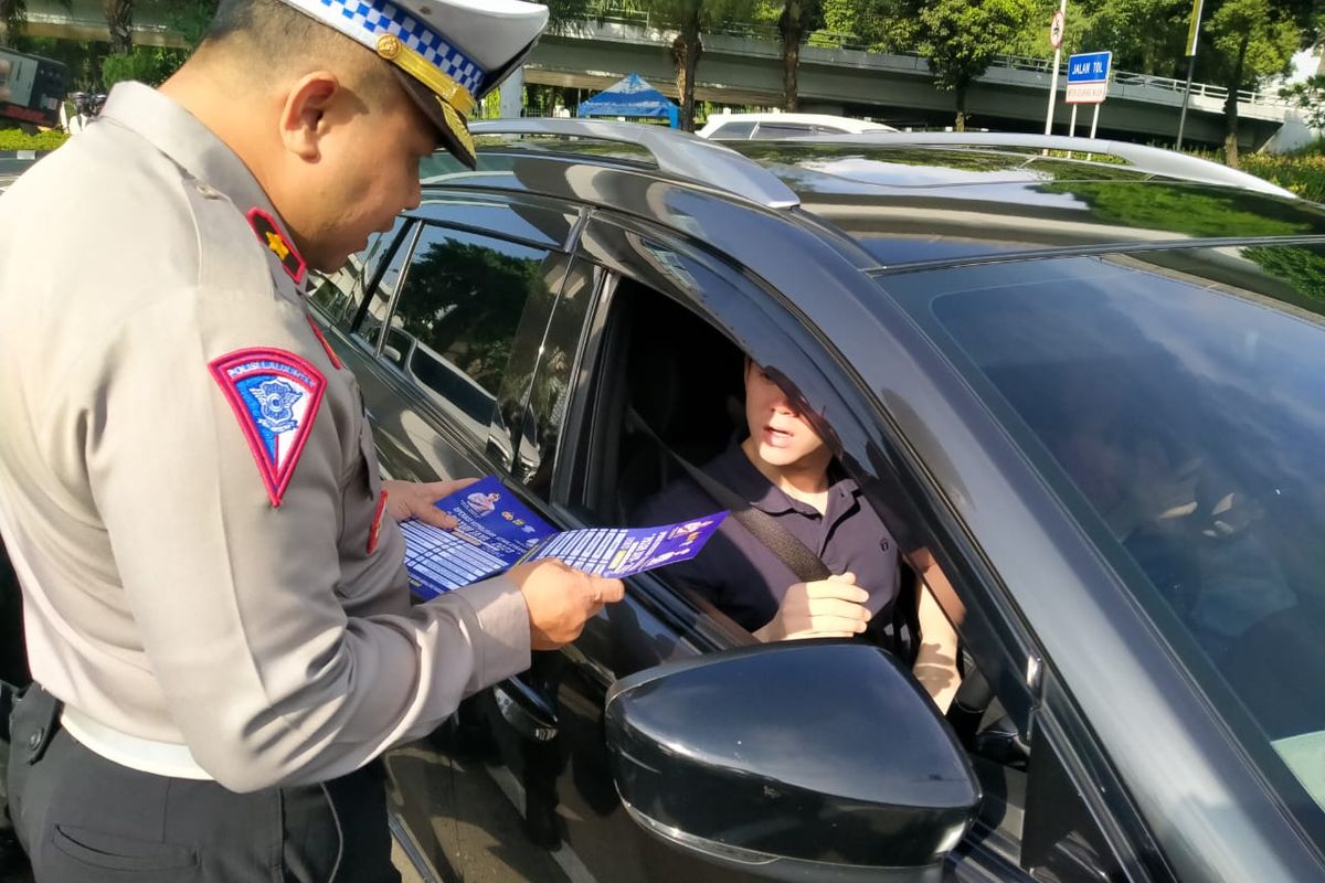 Polisi melakukan Operasi Patuh Jaya 2023 di beberapa titik di wilayah Jakarta Barat, Selasa (11/7/2023). 