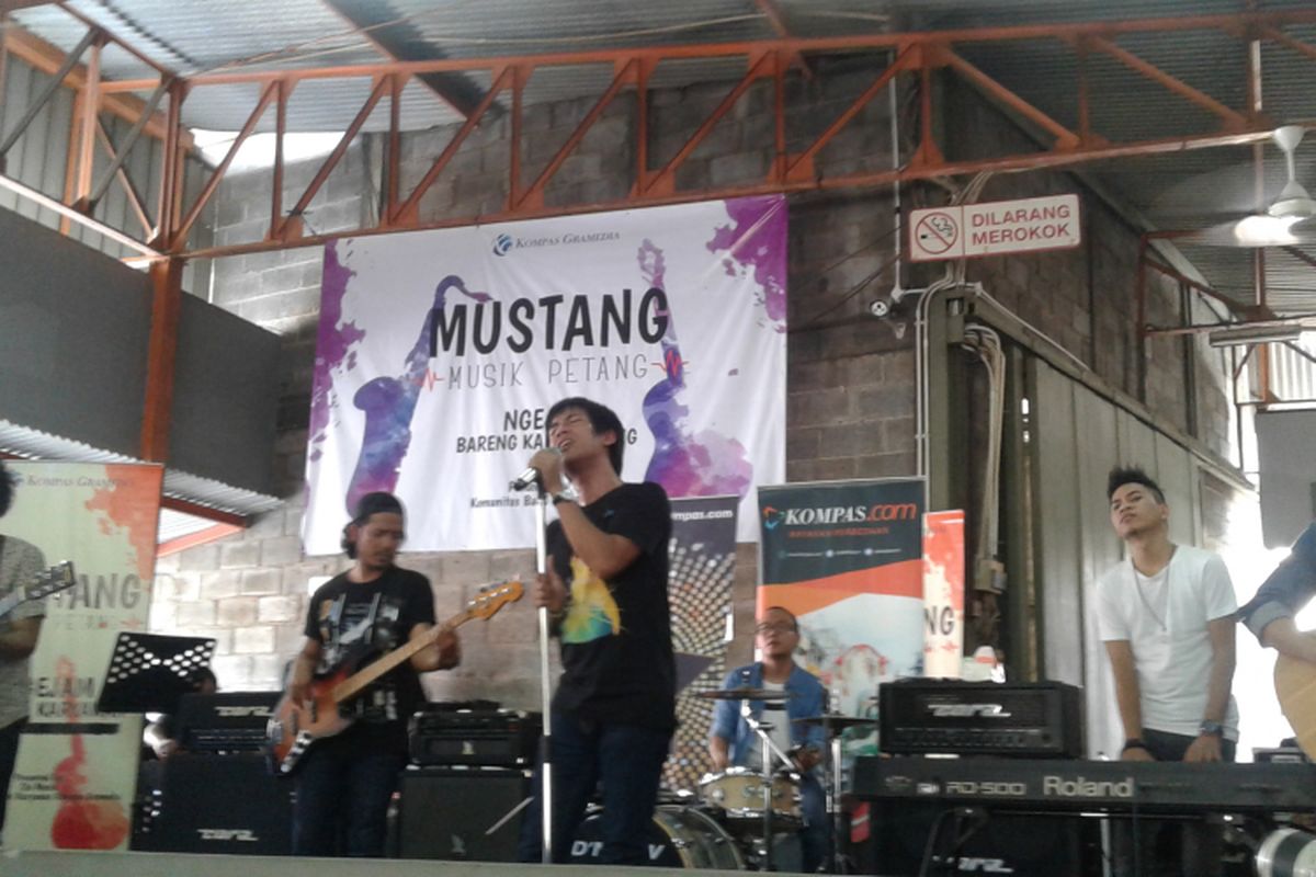 DMASIV tampil dalam acara Selebrasi Kompas.com dan Mustang di kompleks Kompas Gramedia, Senin (27/3/2017). 