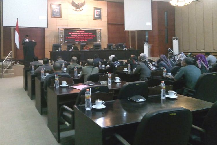 Suasana sidang paripurna Dewan Perwakilan Rakyat Daerah (DPRD) Jombang Jawa Timur, Senin (29/10/2018).