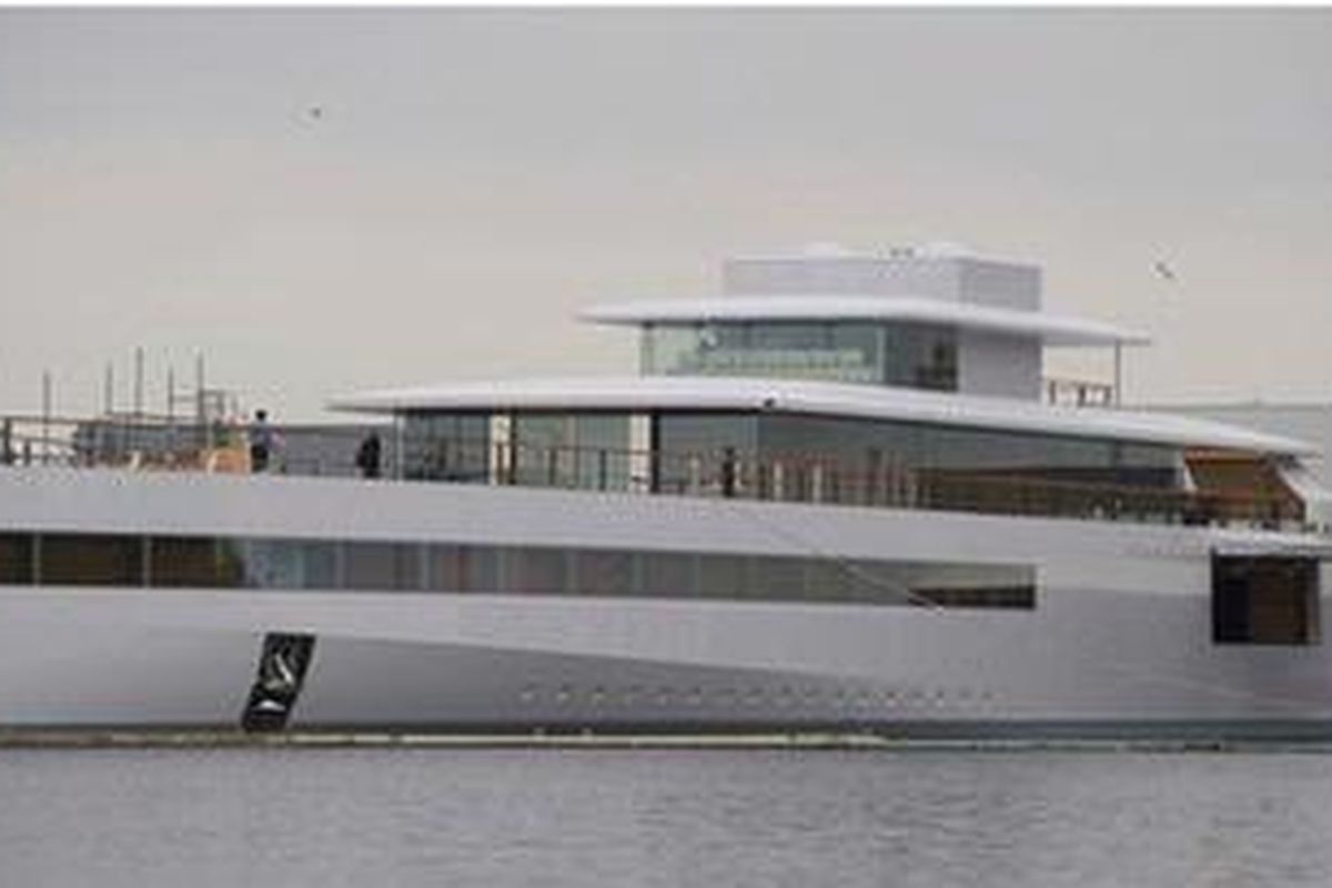 Steve Jobs keburu meninggal sebelum bisa menikmati kapal pesiar yang dia desain bersama Philippe Starck.