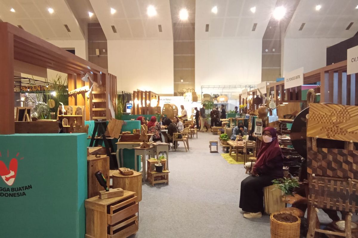 Pameran Indonesia International Furniture Expo (IFEX).