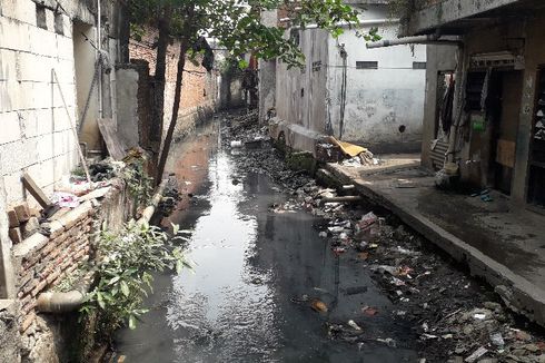 Langganan Banjir, Warga Rawa Buaya Harap Lumpur 30 Tahun di Kali Pacetong Dikeruk