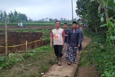 Kampung di Sukabumi Ini Terancam Terisolasi akibat Munculnya Lubang Besar