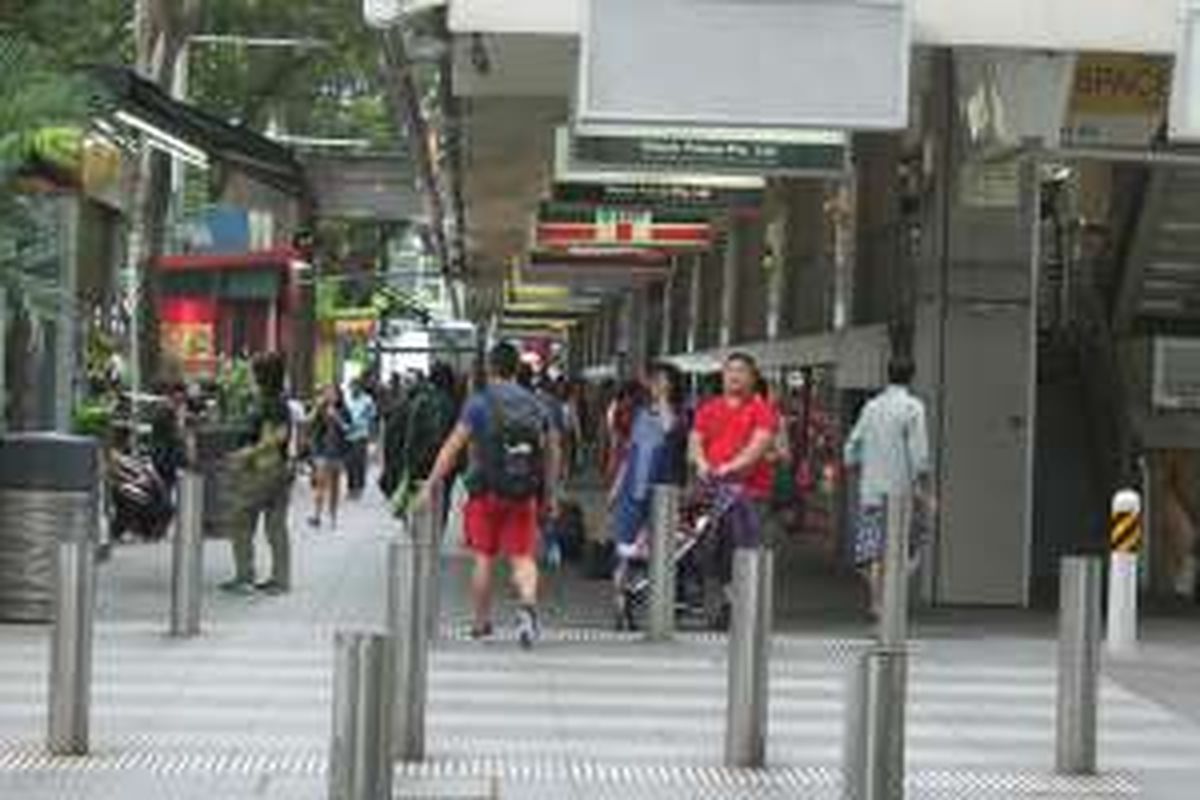 Lucky Plaza di Orchard Road, Singapura.