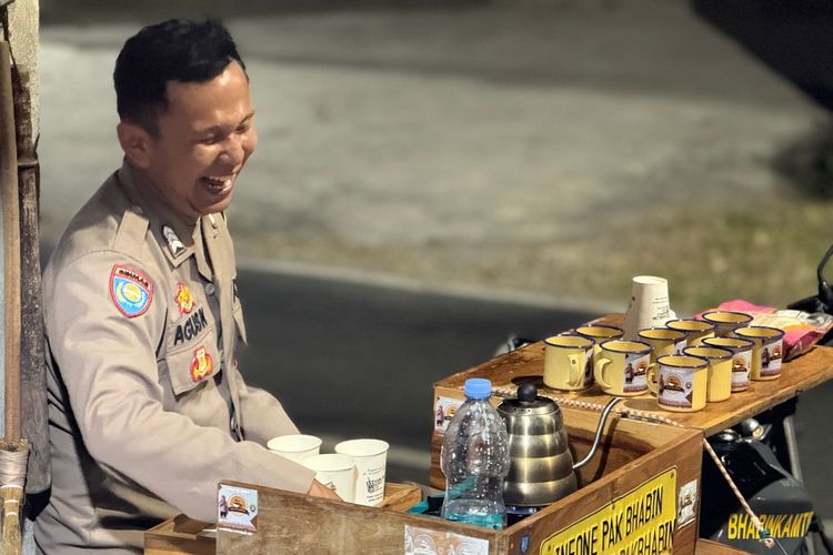 Kisah Kopi Curhat Pak Bhabin: Saat Polisi Tak Cuma Patroli, tapi Ikut Selesaikan Masalah Warga