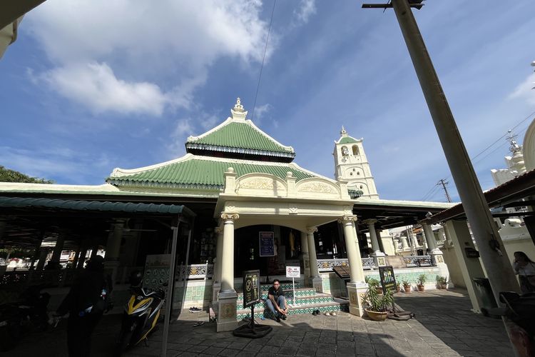 Masjid Kampung Kling, masjid dengan arsitektur lintas negara di Melaka, Malaysia, Sabtu (4/10/2025). 