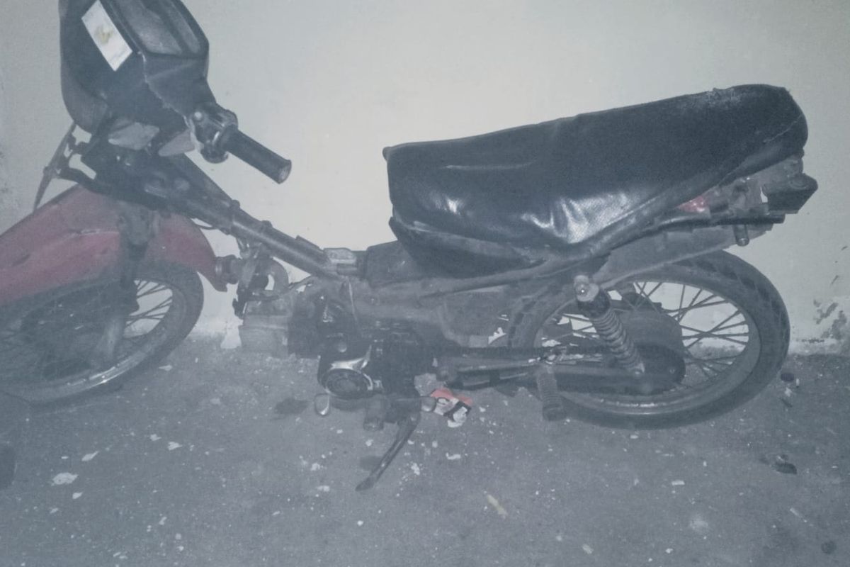 Penampakan motor yang ingin dicuri oleh terduga pelaku TS di bilangan Lenteng Agung, Jakarta Selatan, Kamis (13/4/2023). 