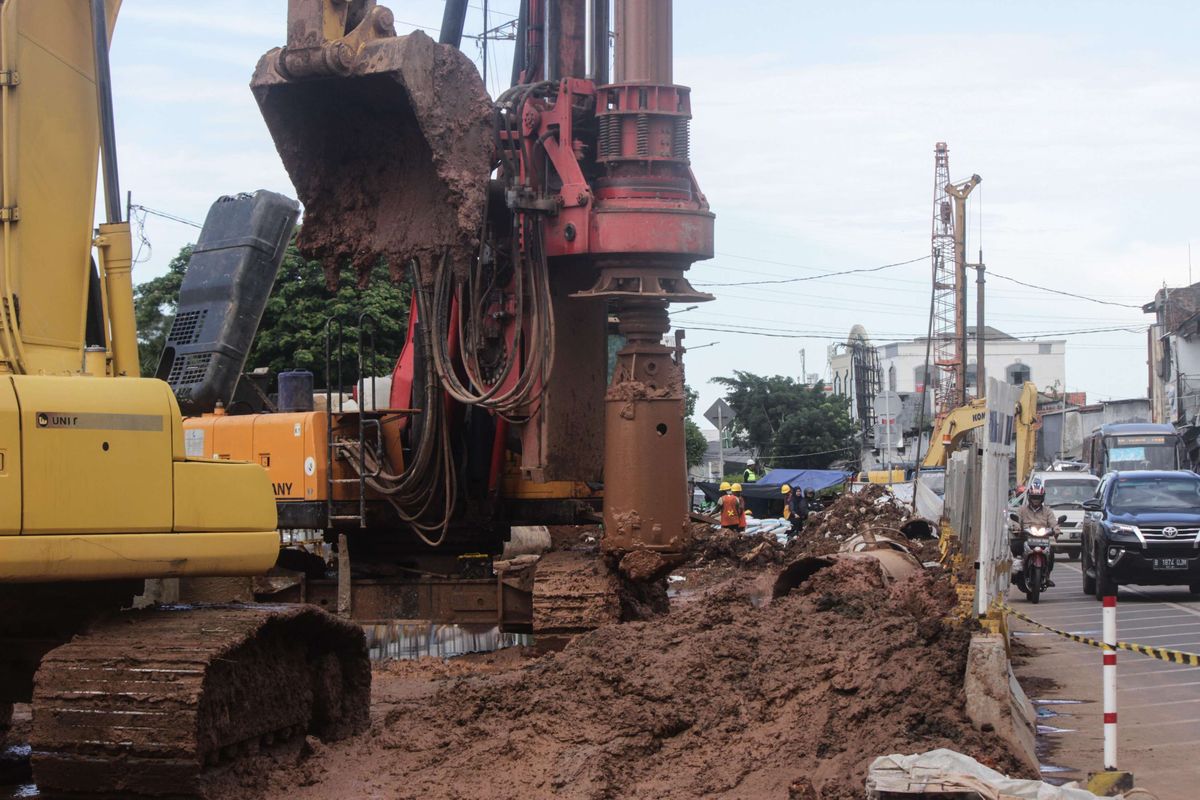 Suasana pembangunan Underpass Senen Extension, Senen, Jakarta Pusat, Senin (27/1/2020). Pembangunan Underpass Senen Extension ini dimulai sejak 1 Januari 2020, dan rencananya akan selesai 30 Desember 2020.