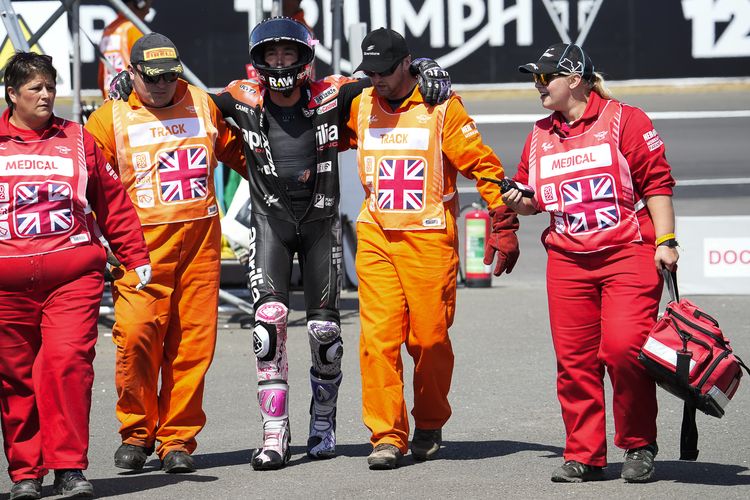 Aleix Espargaro mengalami highside saat balapan pada MotoGP Inggris 2022