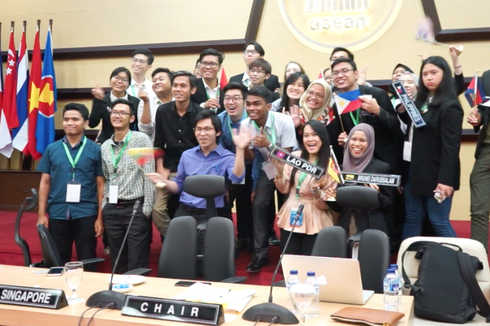 Membangun Semangat Kolaborasi melalui Simulasi Rapat ASEAN