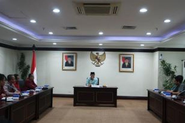 Dewan Pimpinan Pusat Ikatan Mahasiswa Muhammadiyah (DPP IMM) bertemu Wakil Ketua MPR RI, Hidayat Nur Wahid,  di Gedung DPR/MPR RI Senayan, Jakarta, Selasa (10/3/2015), dalam rangka melaporkan hasil Rakornas periode 2014-2016.