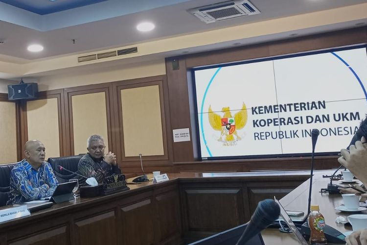 Kementerian Koperasi dan UKM Larang Kegiatan Thrift Impor