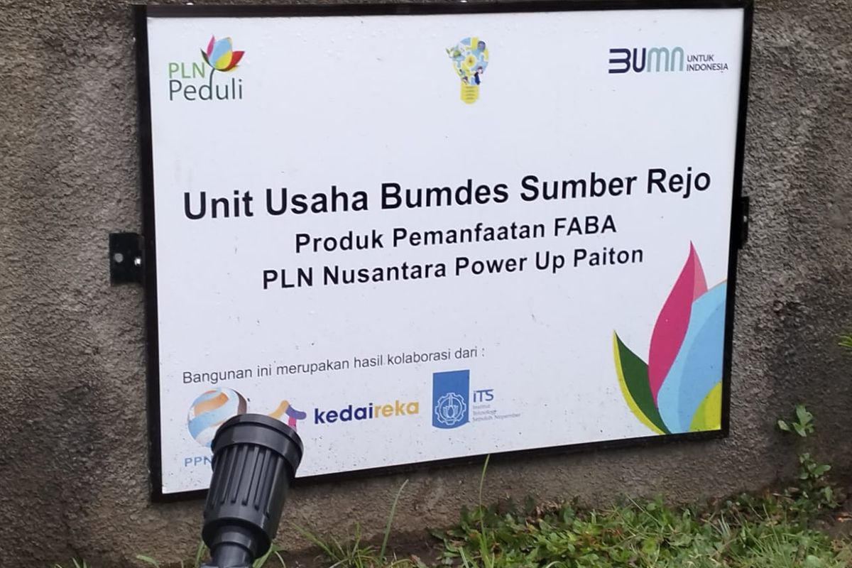 Pengolahan limbah debu batu bara atau fly ash bottom ash (FABA) jadi bahan bangunan kerja sama antara PLN Nusantara Power Up Paiton, ITS dan Bumdes Sumber Rejo di Desa Binor, Kecamatan Paiton, Kabupaten Probolinggo, Jawa Timur. 