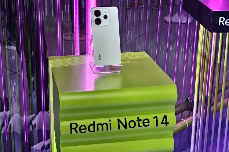 Redmi Note 14 4G dibekali baterai berkapasitas 5.500 mAh. Kapasitas tersebut paling besar di antara model lainnya. 