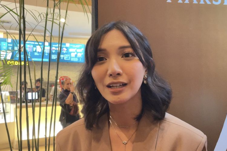 Sheila Dara dalam jumpa pers film Noktah Merah Perkawinan di XXI Epicentrum Kuningan, Jakarta Selatan, Kamis (8/9/2022).