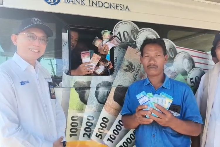 BI Tukar Uang Tabungan Warga Desa Adat Sade yang Terbakar dengan Uang Baru