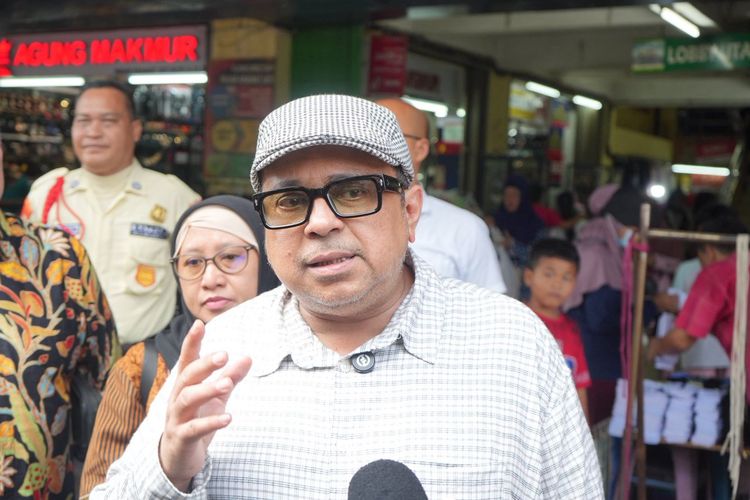 Sidak di Pasar Kramat Jati pada Hari Libur, Kepala BPJPH: Kami Edukasi Wajib Halal Tanpa Henti