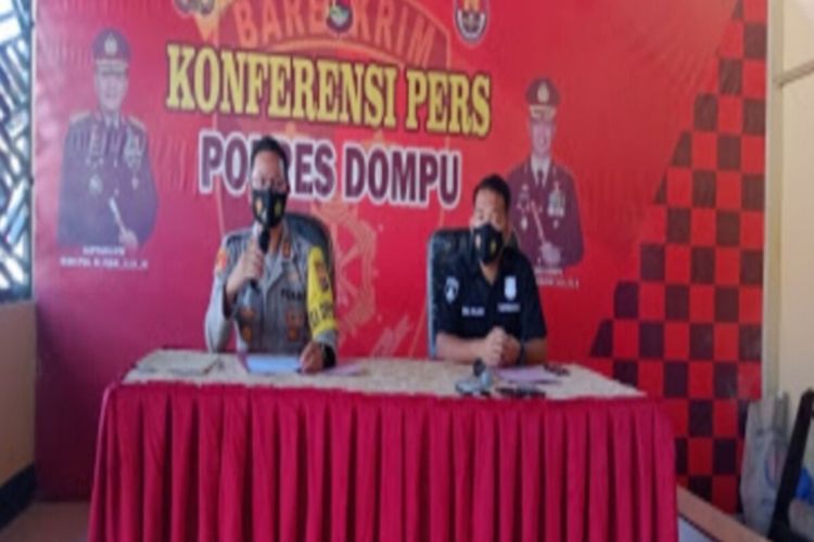 Kapolres Dompu, AKBP Syarif Hidayat yang didampingi Kasat Reskrim, Iptu Ivan Roland Cristofel