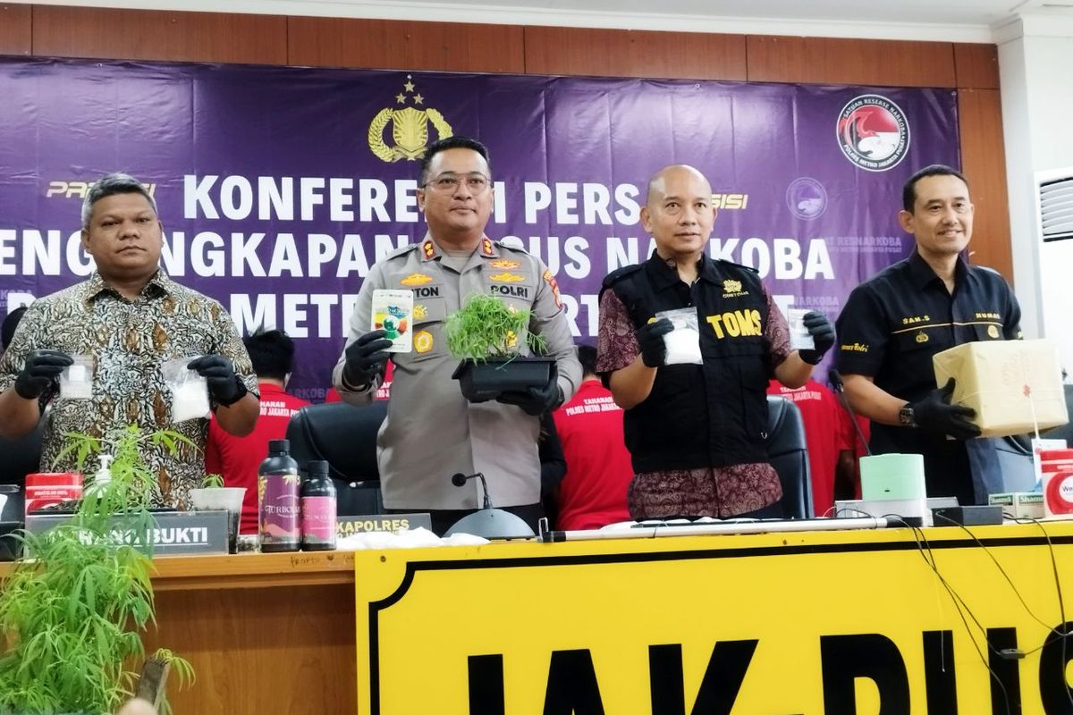 Satreskrim Narkoba Polres Metro Jakarta Pusat Tunjukkan Barang Bukti dari 4 Kasus di Bulan Januari, Jumat (10/2/2023).