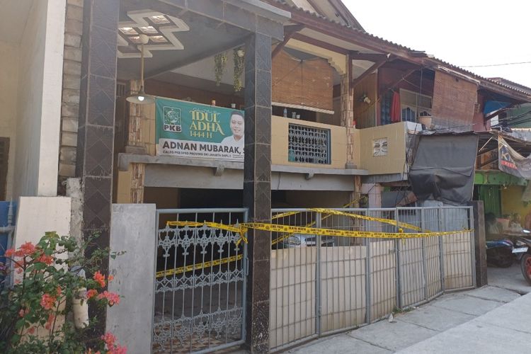 Rumah Hamka Rusdi (50), warga Koja yang ditemukan tewas membusuk bersama anak bungsunya, AQ (2), di Jalan Balai Rakyat V, Tugu Selatan, Koja, Jakarta Utara, Senin (30/10/2023).