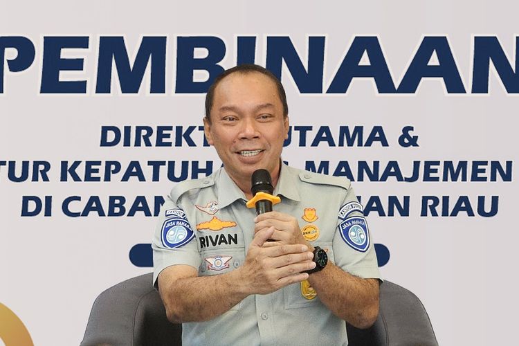 Dirut Jasa Raharja Rivan A Purwantono membina jajaran Jasa Raharja Cabang Kepulauan Riau untuk mengedukasi masyarakat terkait kepatuhan membayar pajak dan pengkinian data kendaraan di Riau, Senin (12/08/2024). 