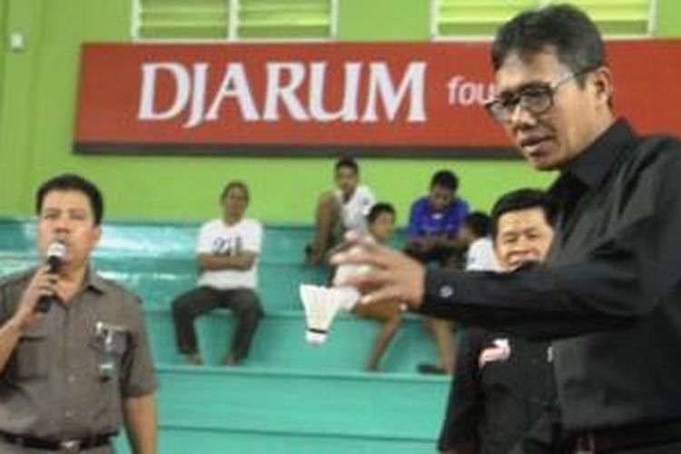 Gubernur Sumatera Barat, Irwan Prayitno secara resmi membuka turnamen Djarum SIrnas yang diikuti 624 peserta ini pada Senin (20/10) siang