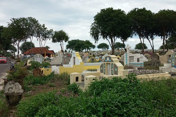 Pekuburan sentosa yang menjadi pusat Cheng Beng di Pangkal Pinang, Kepulauan Bangka Belitung.