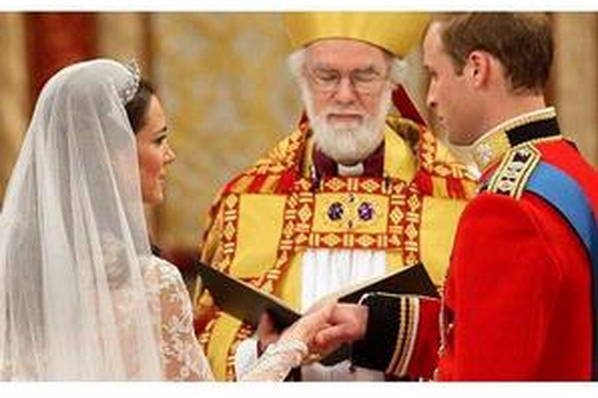 Kate Middleton dan Pangeran William saat menikah di hadapan Uskup Agung Canterbury, Rowan Williams.