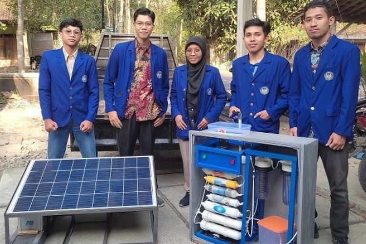 Para mahasiswa Universitas Negeri Yogyakarta (UNY) dengan inovasinya.