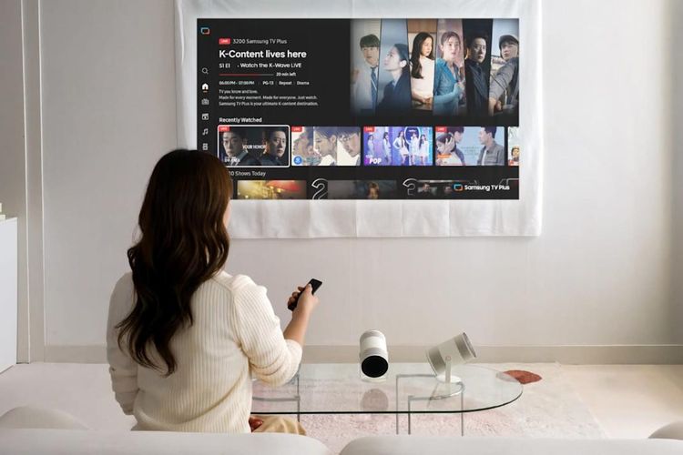 Samsung Electronics resmi memperkenalkan proyektor portabel terbarunya, Samsung Freestyle+.