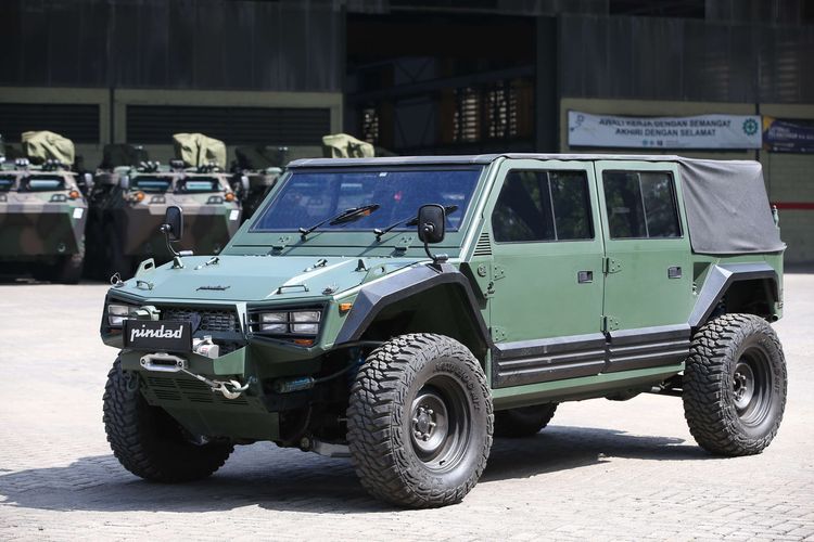 Prototipe kendaraan taktis (rantis) Maung 4x4 produksi PT Pindad di Bandung, Jawa Barat, Rabu (22/7/2020). Kendaraan ini digunakan beberapa waktu lalu oleh Menteri Pertahanan, Prabowo Subianto dan rencananya akan diproduksi secara massal.