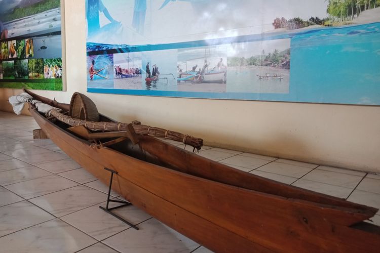 Replika alat transportasi yang ditemukan di Sulawesi Utara, di Museum Perjuangan Sulawesi Utara, Sabtu (31/8/2018).