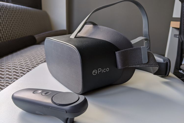 Perangkat headset VR Pico