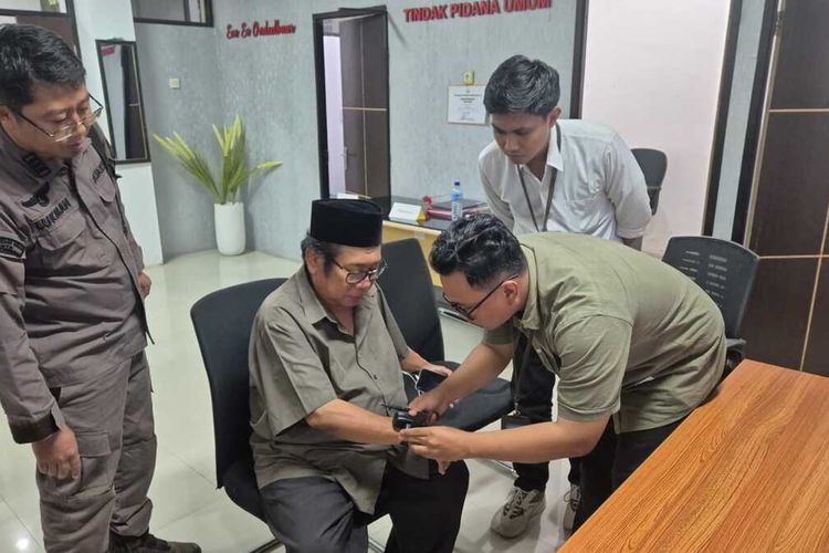 Mantan Bupati Lombok Tengah Suhaili FT Resmi Ditahan Terkait Kasus Penipuan