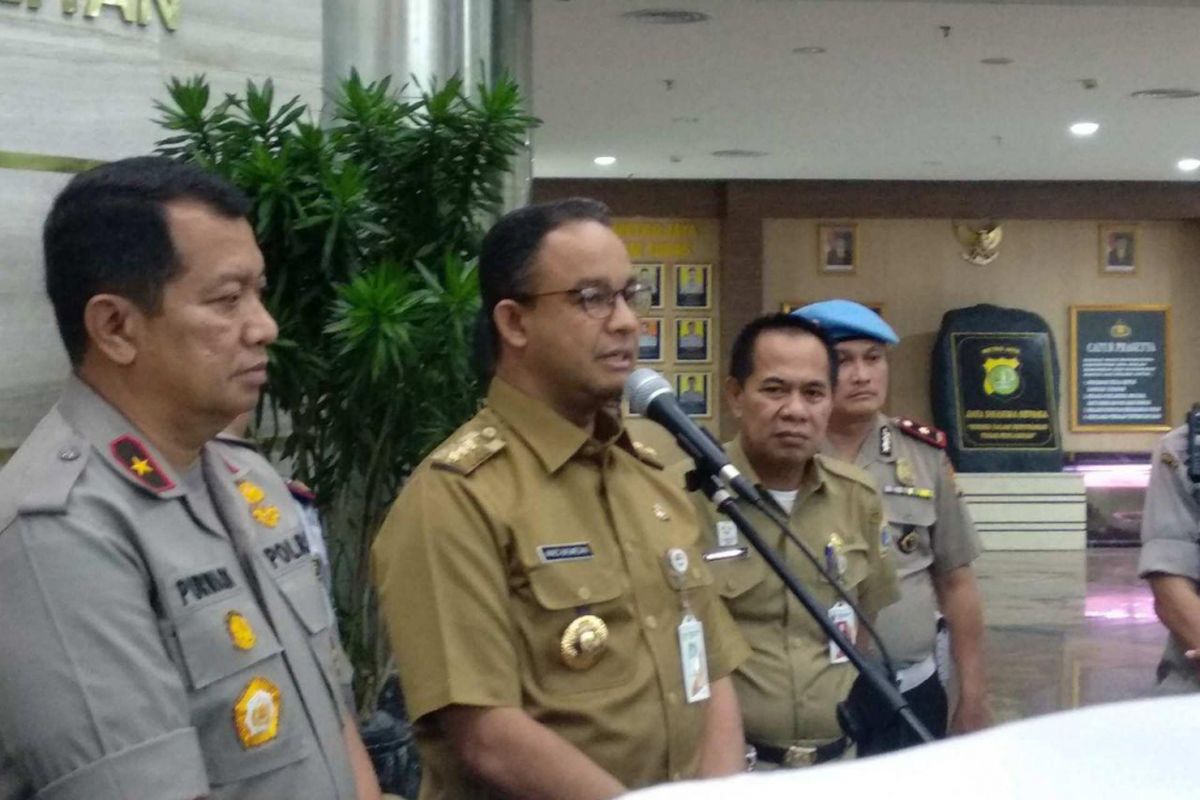 Wakapolda Metro Jaya Brigjen Purwadi dan Gubernur DKI Jakarta Anies Baswedan di Mapolda Metro Jaya usai video conference bersama Kapolri dan Panglima TNI, Senin (25/6/2018).