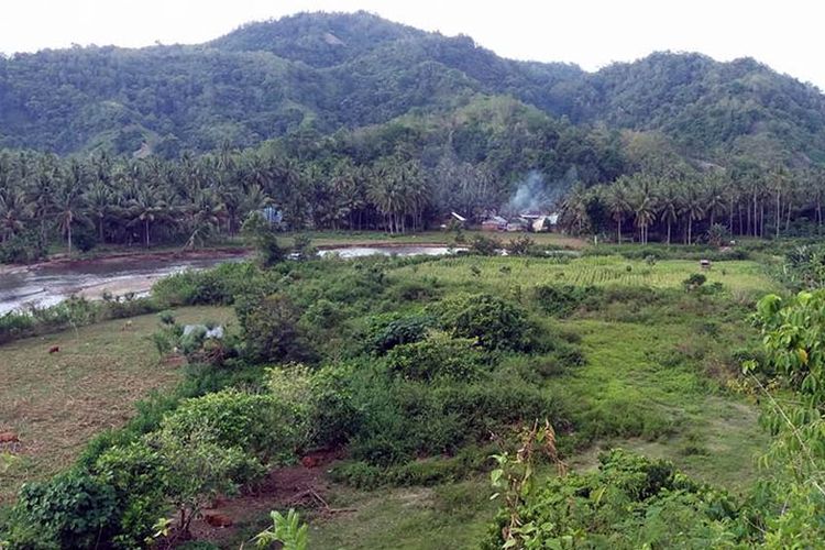 Sungai Bolango yang melintasi Desa Owata. Sungai ini akan dibendung untuk kepentingan pertanian