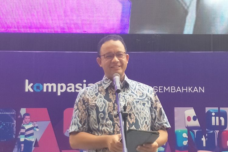 Gubernur DKI Jakarta Anies Baswedan saat sambutan di acara Kompasianival 2018, Lippo Mall Kemang, Kemang, Jakarta Selatan, Sabtu (8/12/2018)