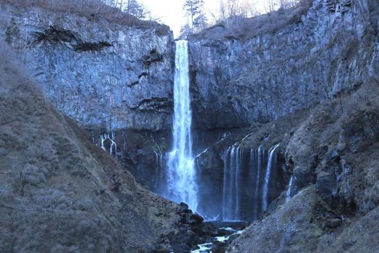 Air Terjun Kegon di musim dingin.