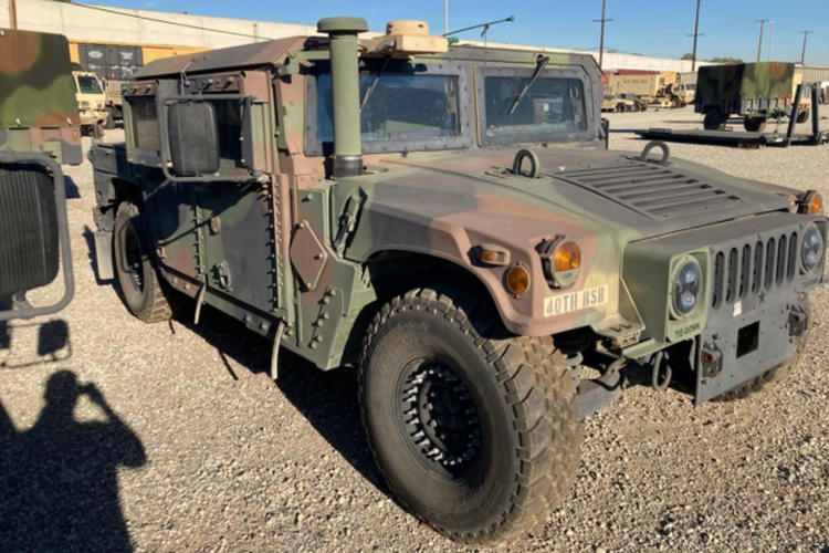 Humvee, kendaraan militer kamuflase hijau siap tempur dicuri dari Garda Nasional di Bell, California, pada Jumat (15/1/2021) jelang pelantikan Joe Biden.