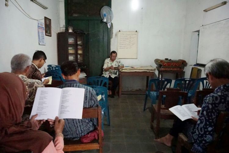 Para siswa Sekolah Macapat Krida Mardhawa di Rotowijayan No 3 Yogyakarta.