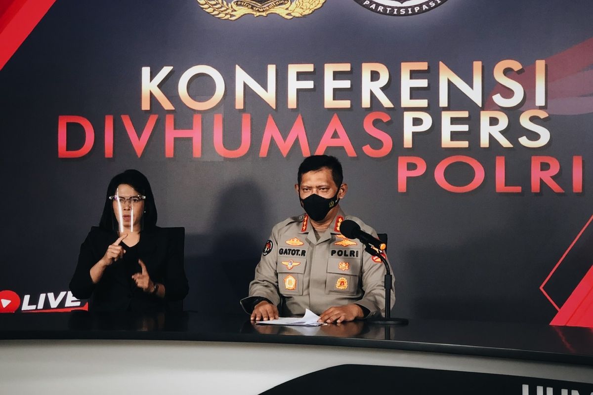 Kepala Bagian Penerangan Umum (Kabag Penum) Bareskrim Polri Kombes Pol Gatot Repli Handoko dalam konferensi pers di gedung Humas Polri, Jakarta, Senin (28/3/2022). 
